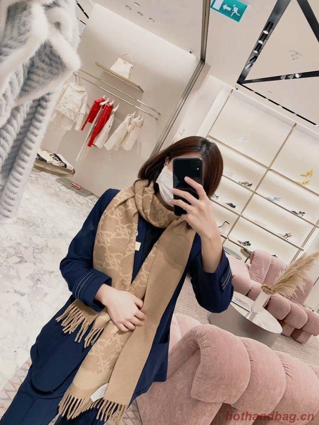 Fendi Scarf F00016 Fendi Scarf F00016