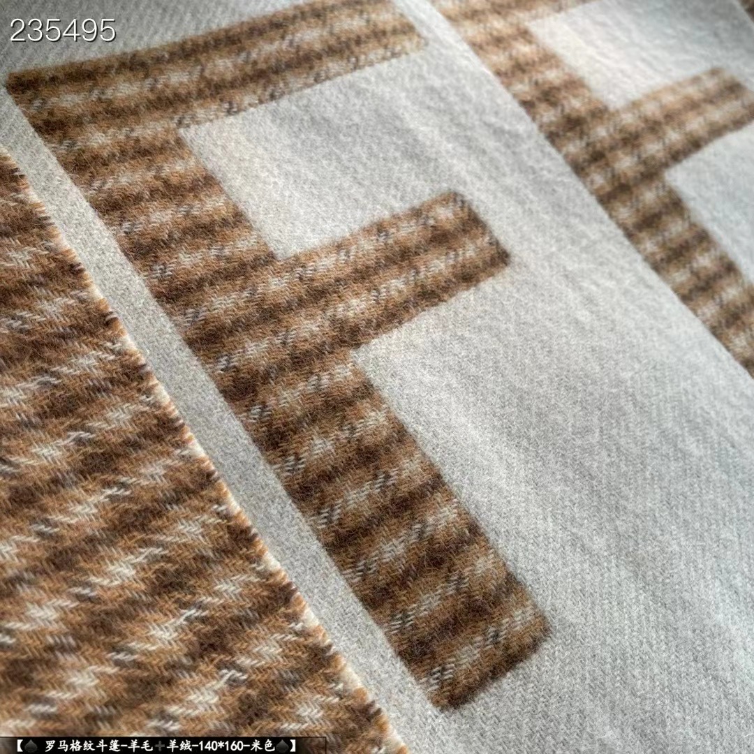 Fendi Cape Double-sided cashmere FDC35921