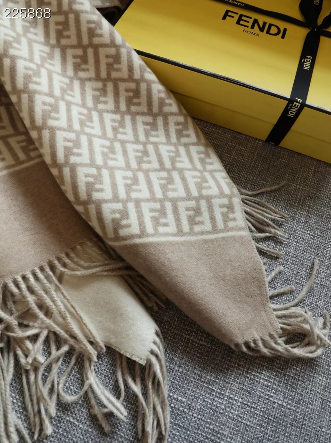 Fendi Cape Double-sided cashmere FDC35922