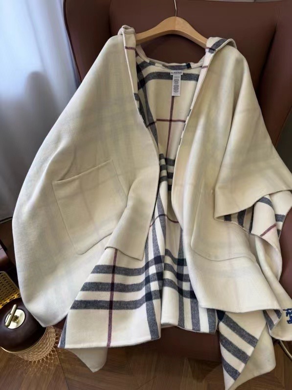 Burberry Cape Double-sided cashmere GG35929