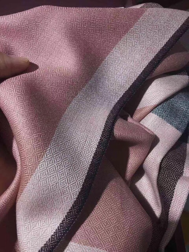 Burberry Shawl Wool Silk and Cotton KY190