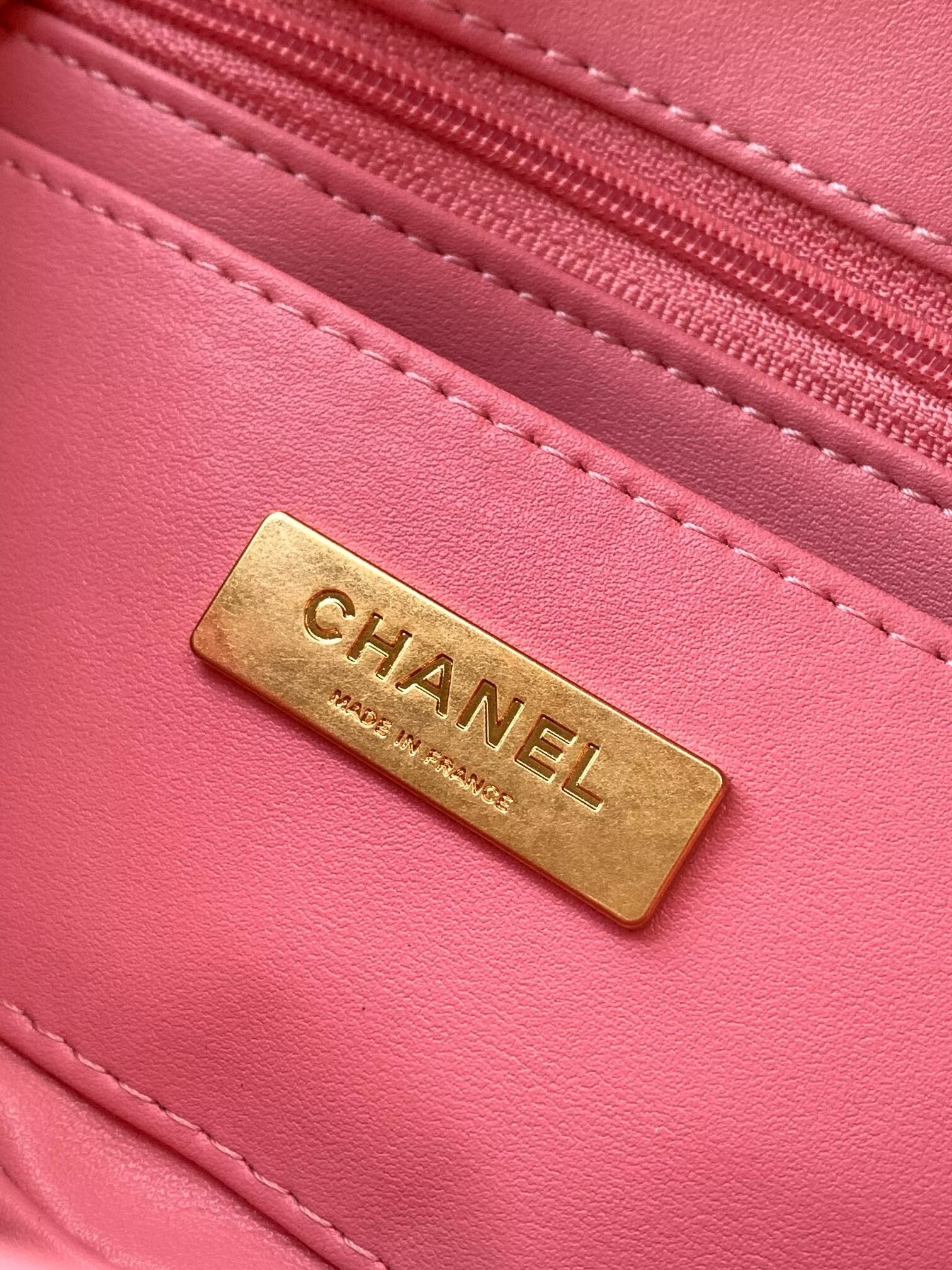 Chanel 25K Original Patent Leather Top Handle Bag  A6320 Pink