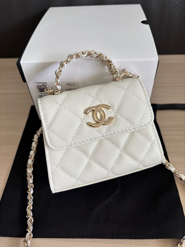 CHANEL Clutch With Chain 96183 white