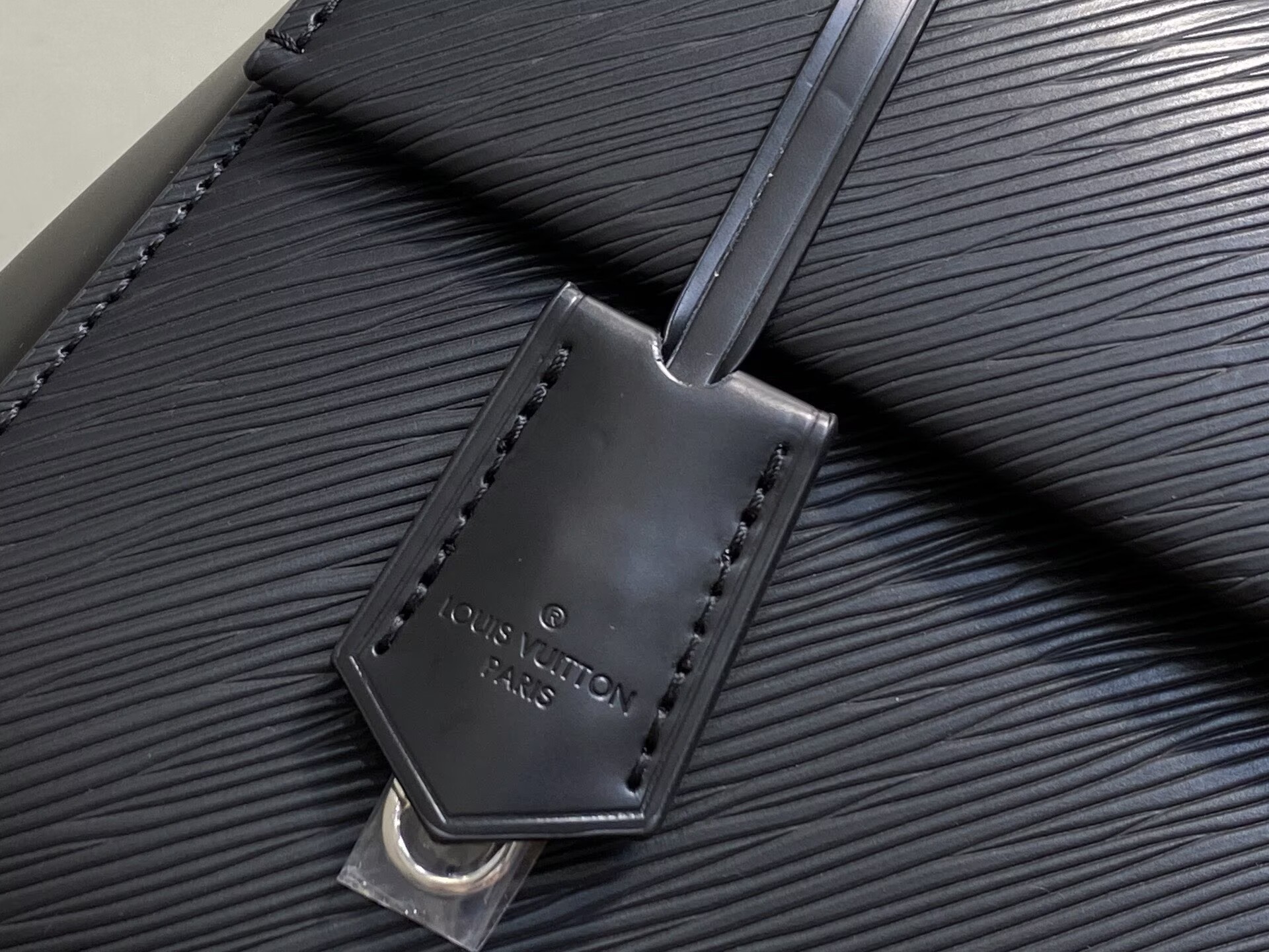 Louis Vuitton Cluny MM EPI Leather M58931 Black