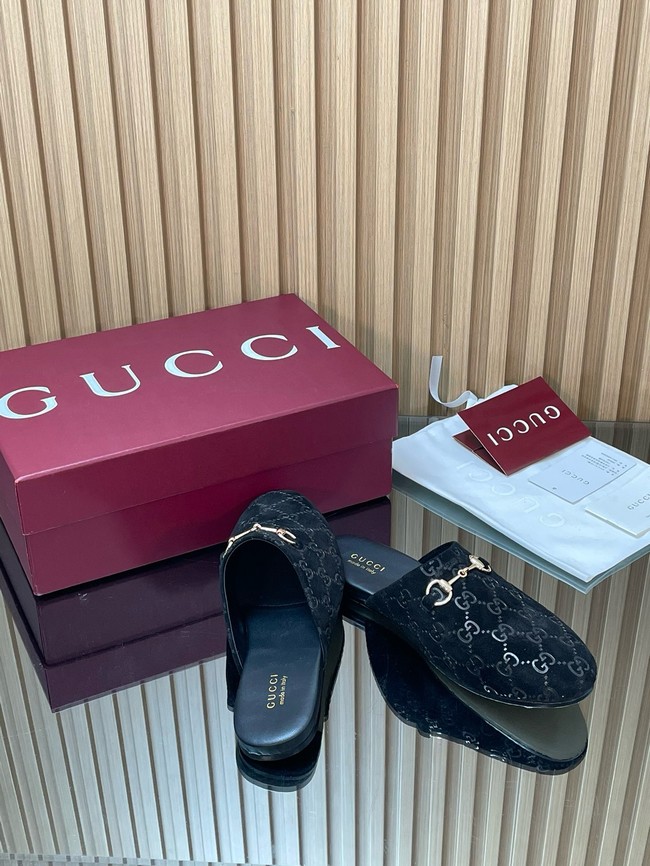 GUCCI Womens mule with Horsebit 855409-5